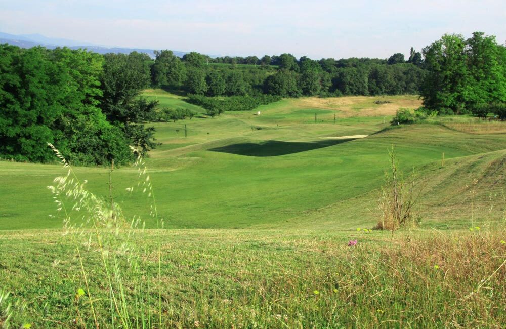 Golf des Chanalets 1 vue sur le parcours du golf des chanalets, parcours de compétition de golf en france