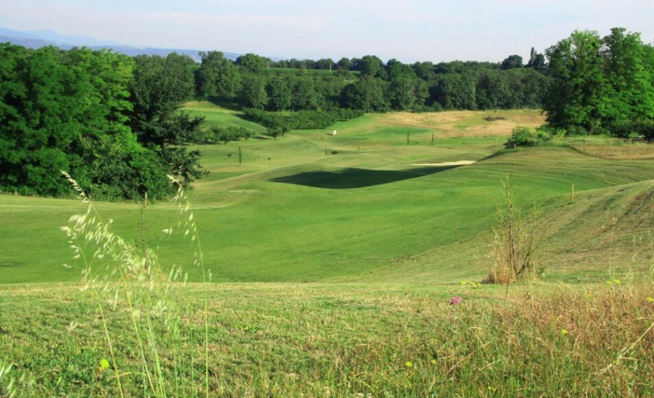 vue sur le parcours du golf des chanalets, parcours de compétition de golf en france