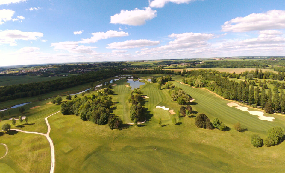 vue sur le golf de crecy, parcours de compétition de golf en france