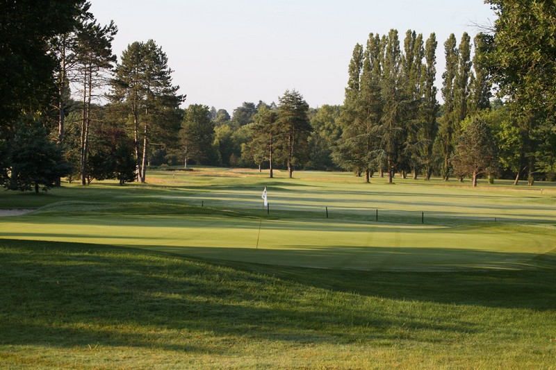 vue sur le parcours du golf club de lyon parcours de compétition